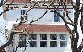 Breakwater Lodge